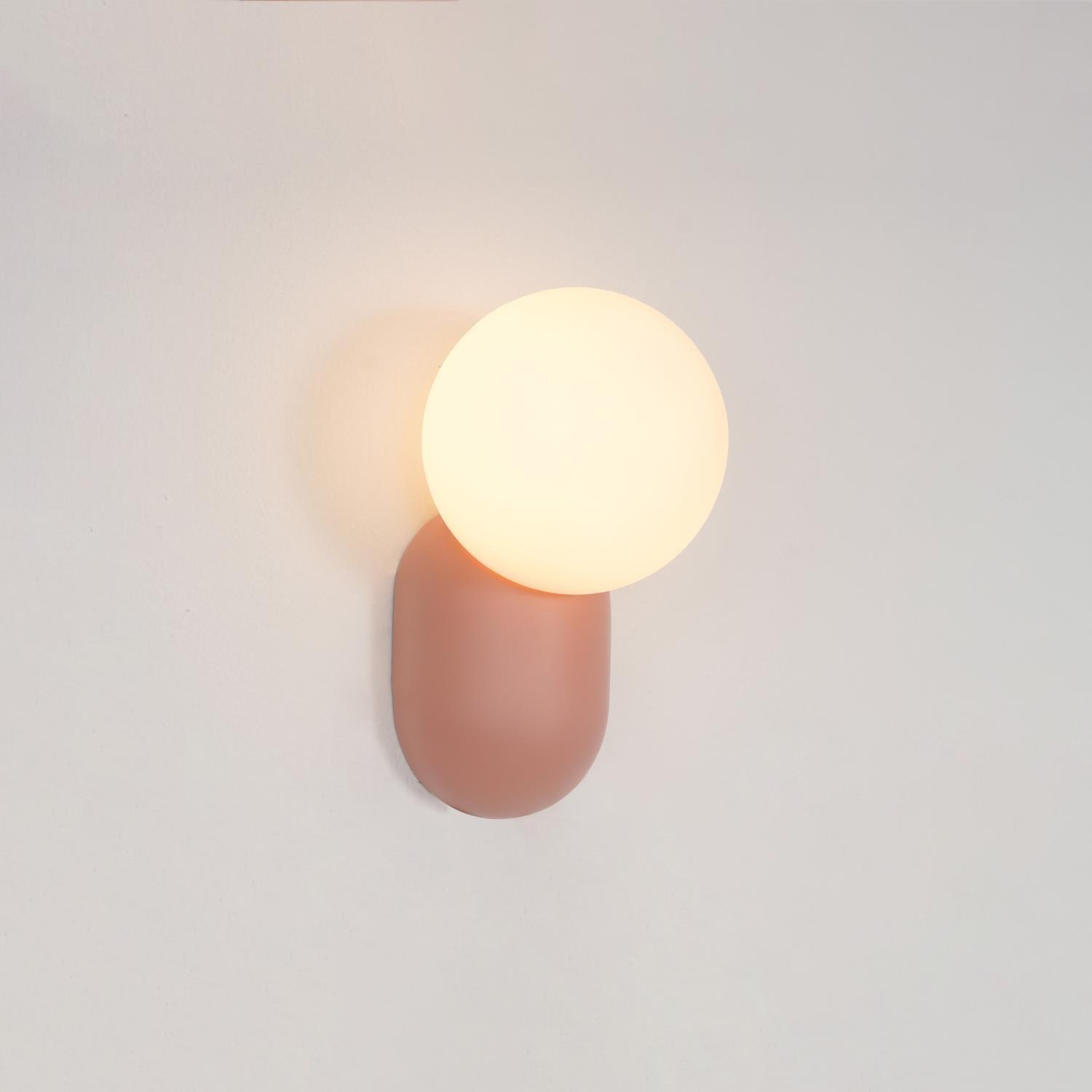 ChicGlow Resin Wandlamp – Elegance and Energy Efficiency in One