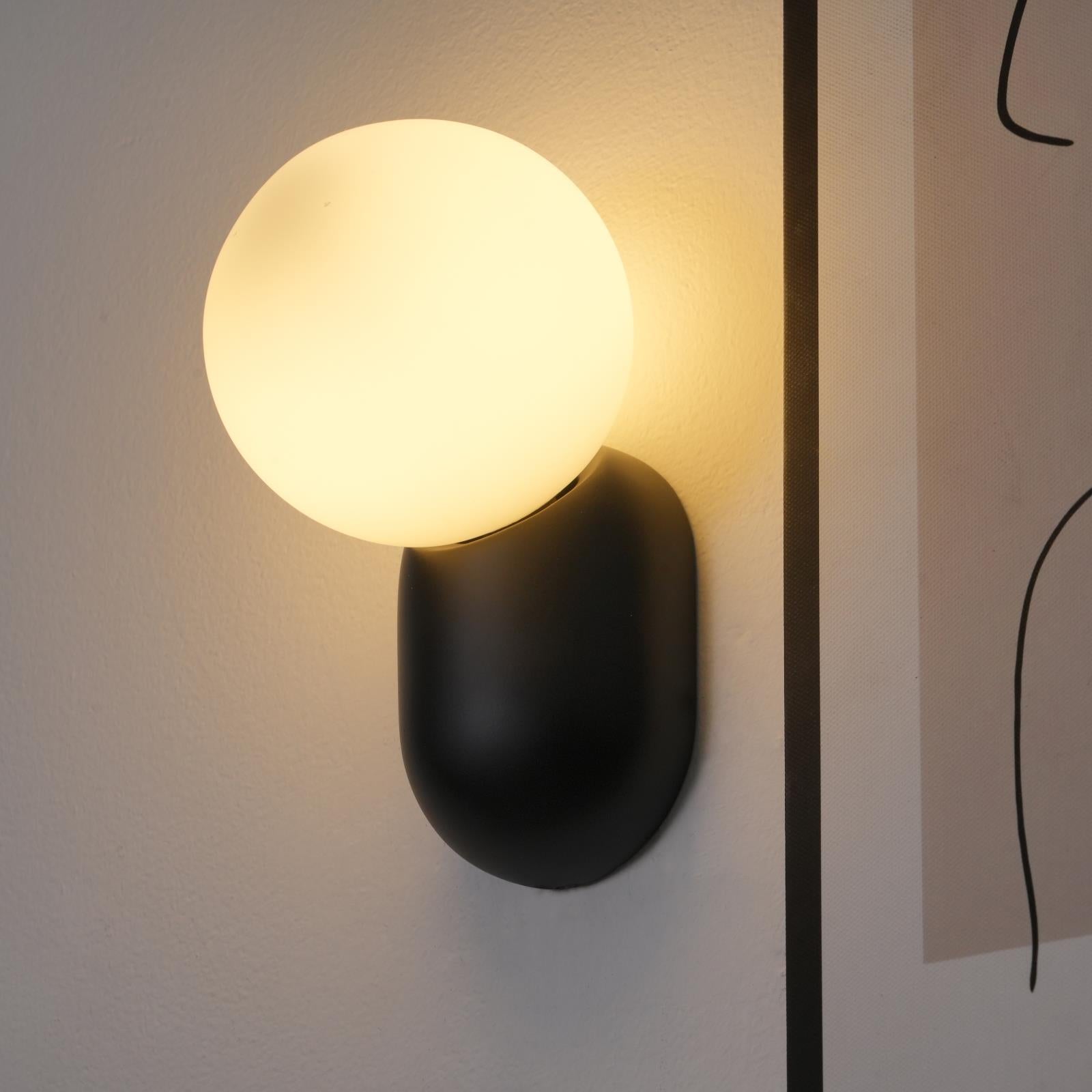 ChicGlow Resin Wandlamp – Elegance and Energy Efficiency in One