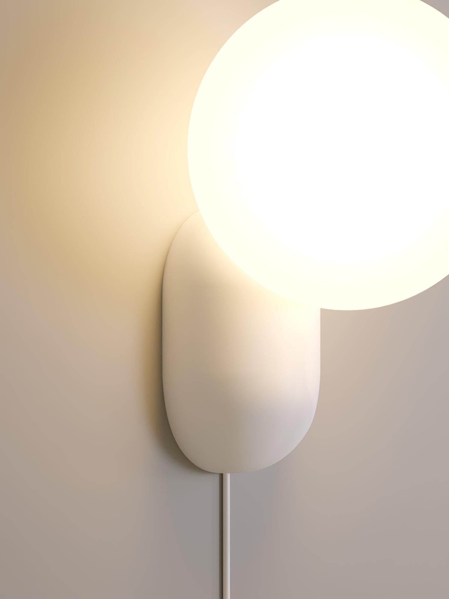 ChicGlow Resin Wandlamp – Elegance and Energy Efficiency in One