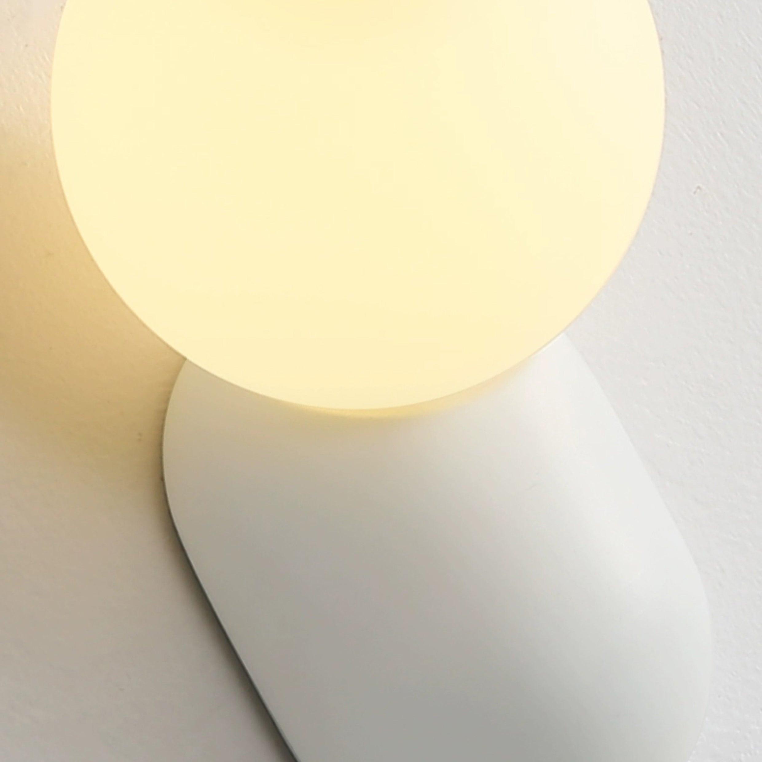 ChicGlow Resin Wandlamp – Elegance and Energy Efficiency in One