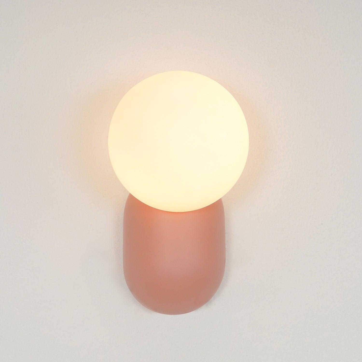 ChicGlow Resin Wandlamp – Elegance and Energy Efficiency in One