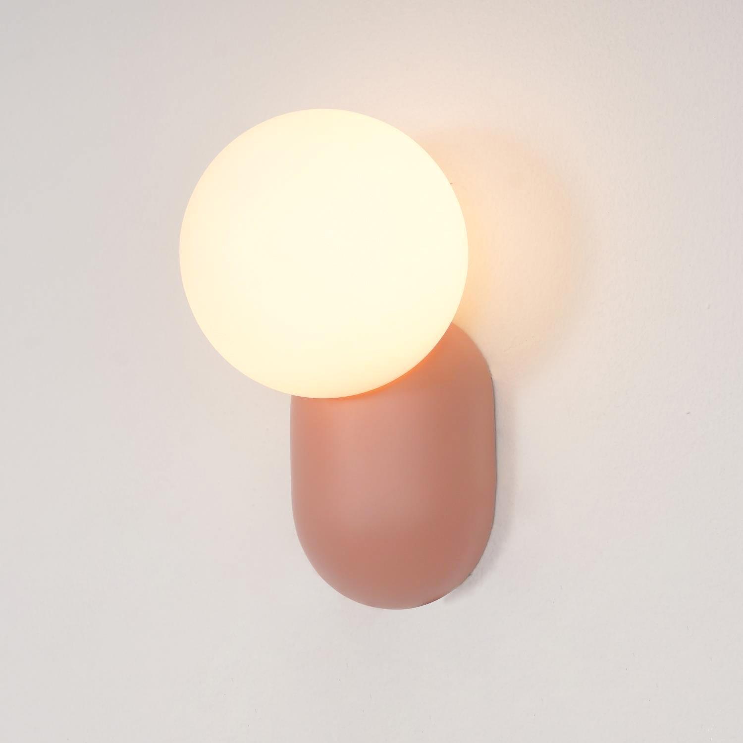 ChicGlow Resin Wandlamp – Elegance and Energy Efficiency in One