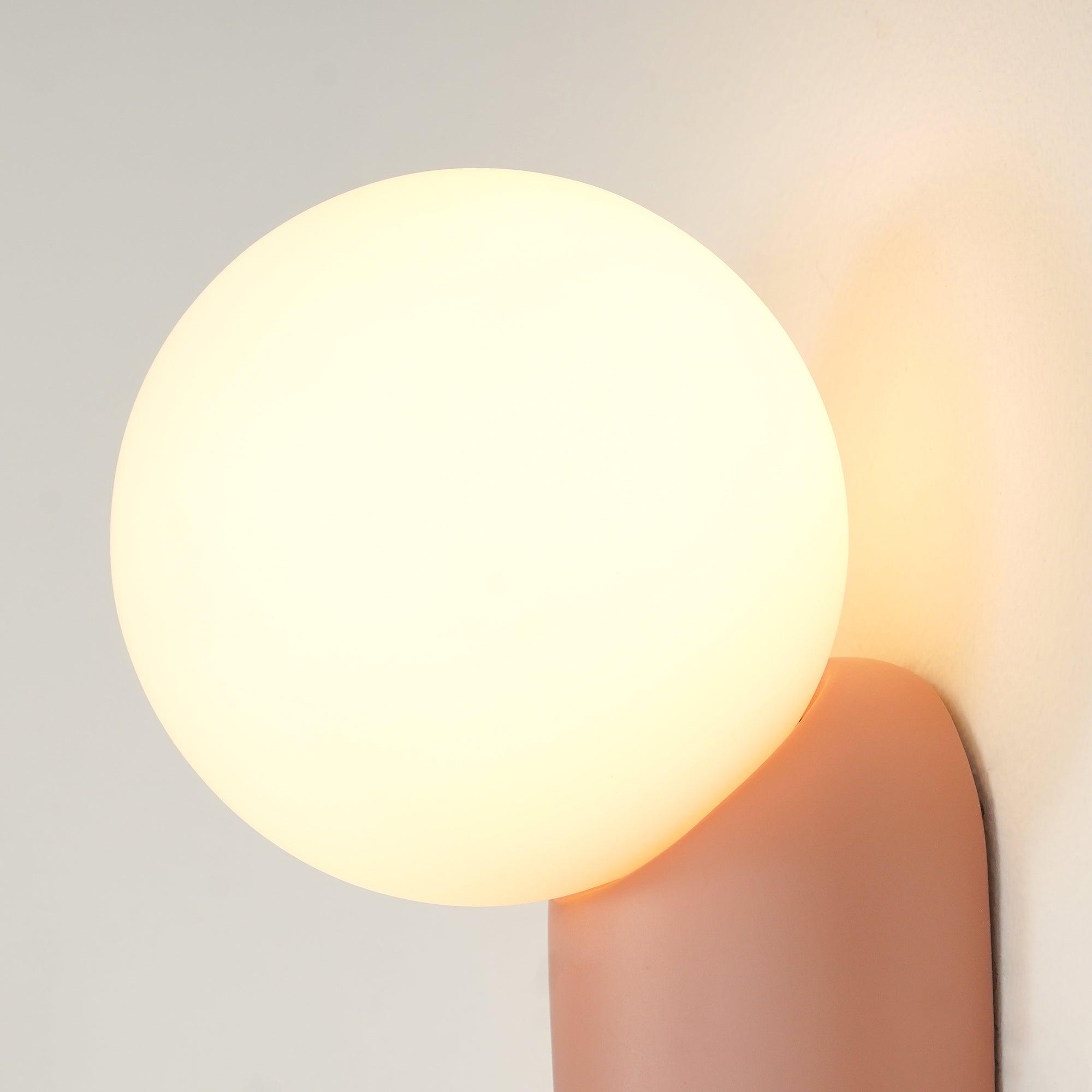 ChicGlow Resin Wandlamp – Elegance and Energy Efficiency in One